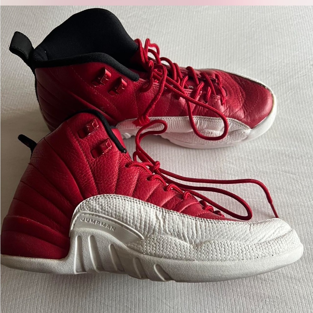 Men's size 7 Jordan's!
Like New
RED •
$80
